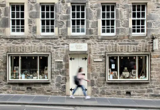 195 - 197 Canongate Edinburgh building facade