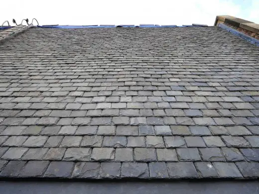 Roof of 195-197 Canongate showing diminishing courses