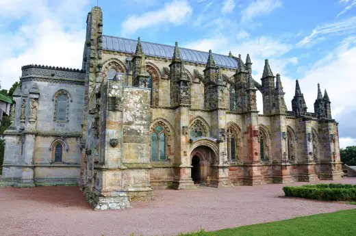 Rossyln Castle Scotland tourist accommodation