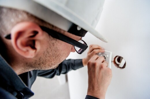 Exploring electrician training courses